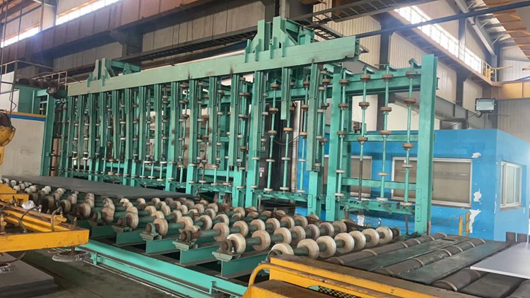 不鏽鋼闆專用自動翻闆立式抛丸機